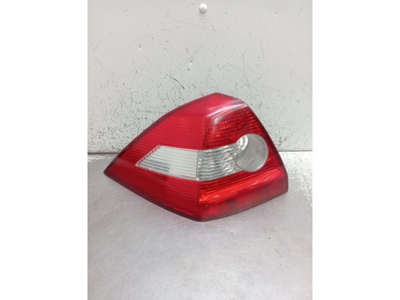 Recambio de piloto trasero izquierdo para renault megane ii sedán (lm0/1_) 1.6 referencia OEM IAM   