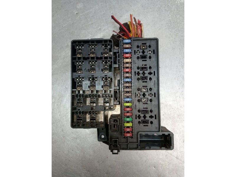 Recambio de caja reles / fusibles para tata indica vista 1.3 crdi referencia OEM IAM 287154650109  2012