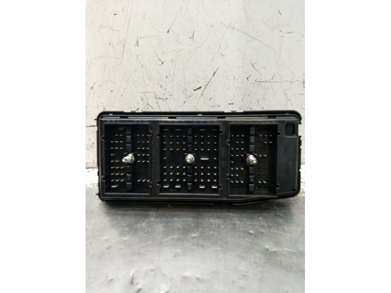Recambio de caja reles / fusibles para chevrolet captiva (c100, c140) 2.0 d 4wd referencia OEM IAM   2006