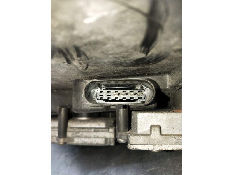 Recambio de faro derecho para mercedes-benz clase m (w164) ml 320 cdi 4-matic (164.122) referencia OEM IAM 5DV00829000 XENON 200
