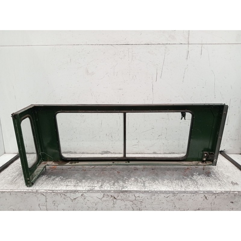 Recambio de techo para land rover defender station wagon (l316, l315) 2.5 td5 4x4 (l316) referencia OEM IAM  LATERAL IZQUIERDO C