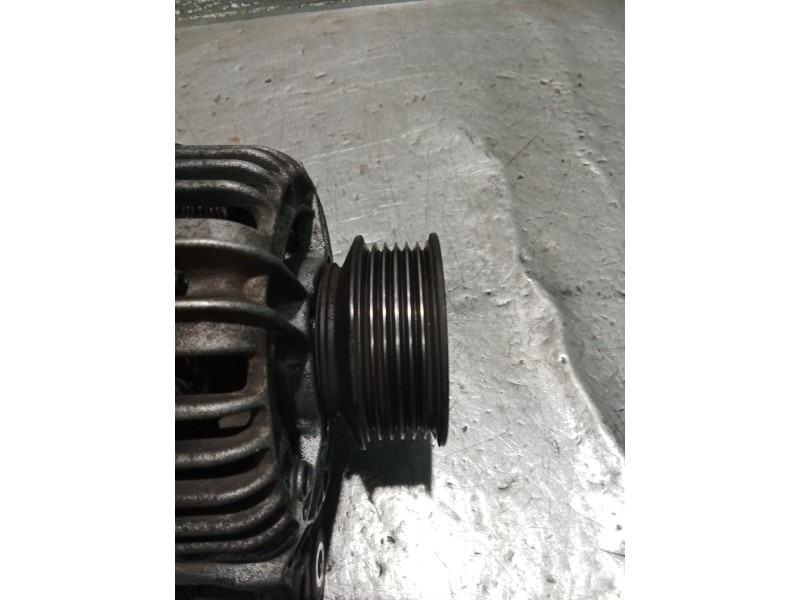 Recambio de alternador para volkswagen transporter t4 furgoneta (70a, 70h, 7da, 7dh, 70j) 2.5 tdi referencia OEM IAM 0124325004 