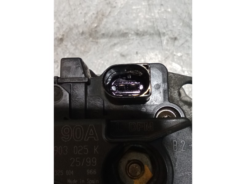 Recambio de alternador para volkswagen transporter t4 furgoneta (70a, 70h, 7da, 7dh, 70j) 2.5 tdi referencia OEM IAM 0124325004 