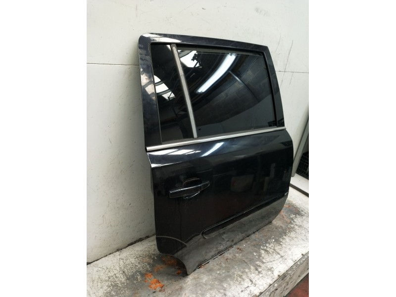Recambio de puerta trasera derecha para opel zafira / zafira family b (a05) 1.9 cdti (m75) referencia OEM IAM  5P 2005