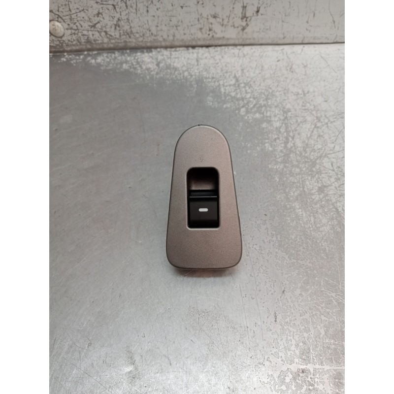 Recambio de mando elevalunas trasero derecho para tata indica vista 1.3 crdi referencia OEM IAM 299104575 5P 2012