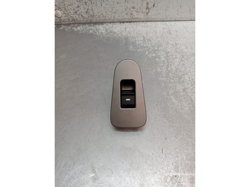 Recambio de mando elevalunas trasero derecho para tata indica vista 1.3 crdi referencia OEM IAM 299104575 5P 2012