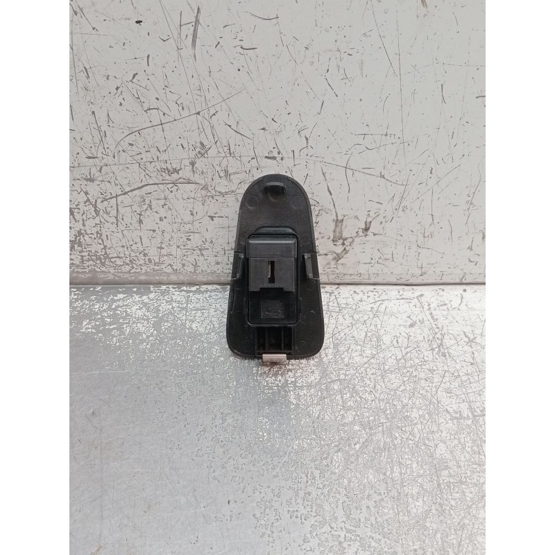Recambio de mando elevalunas trasero derecho para tata indica vista 1.3 crdi referencia OEM IAM 299104575 5P 2012