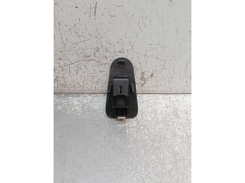 Recambio de mando elevalunas trasero derecho para tata indica vista 1.3 crdi referencia OEM IAM 299104575 5P 2012