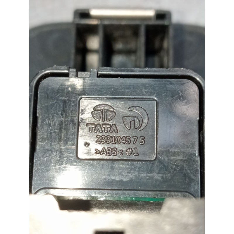 Recambio de mando elevalunas trasero derecho para tata indica vista 1.3 crdi referencia OEM IAM 299104575 5P 2012