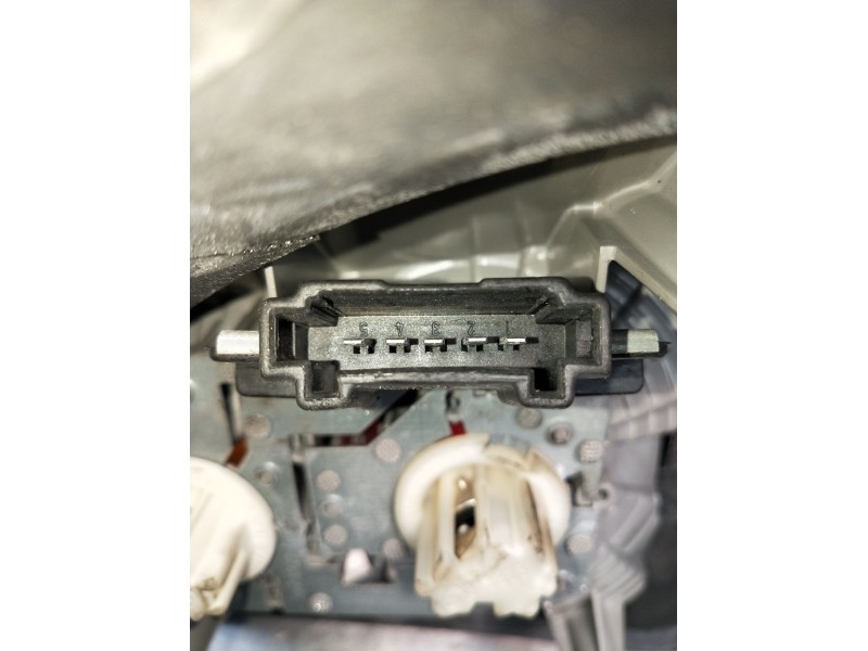 Recambio de piloto trasero izquierdo para mercedes-benz clase e t-model (s210) e 320 t cdi (210.226) referencia OEM IAM A2108205