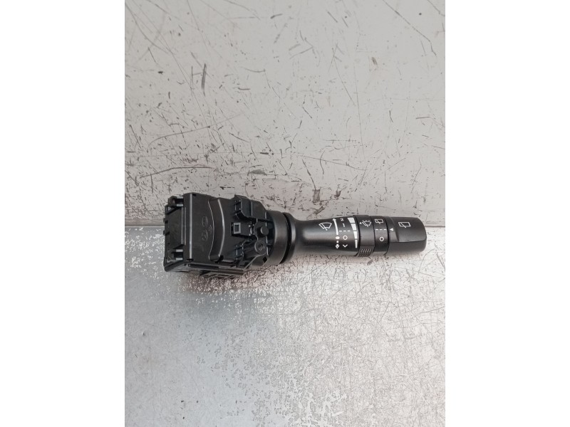 Recambio de mando limpia para kia cee´d tech referencia OEM IAM 934202K560  