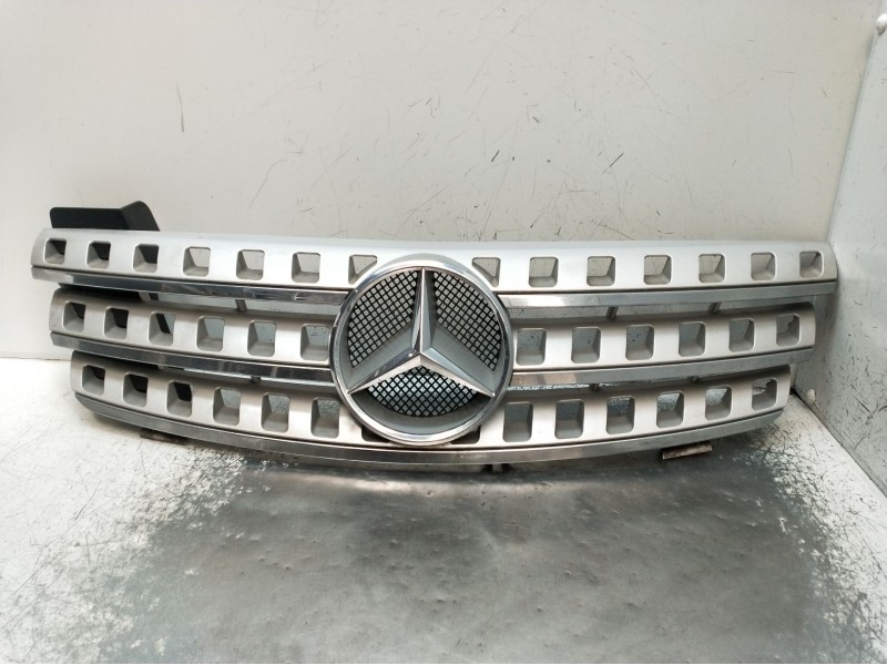 Recambio de rejilla delantera para mercedes-benz clase m (w164) ml 320 cdi 4-matic (164.122) referencia OEM IAM  VER FOTOS 2005