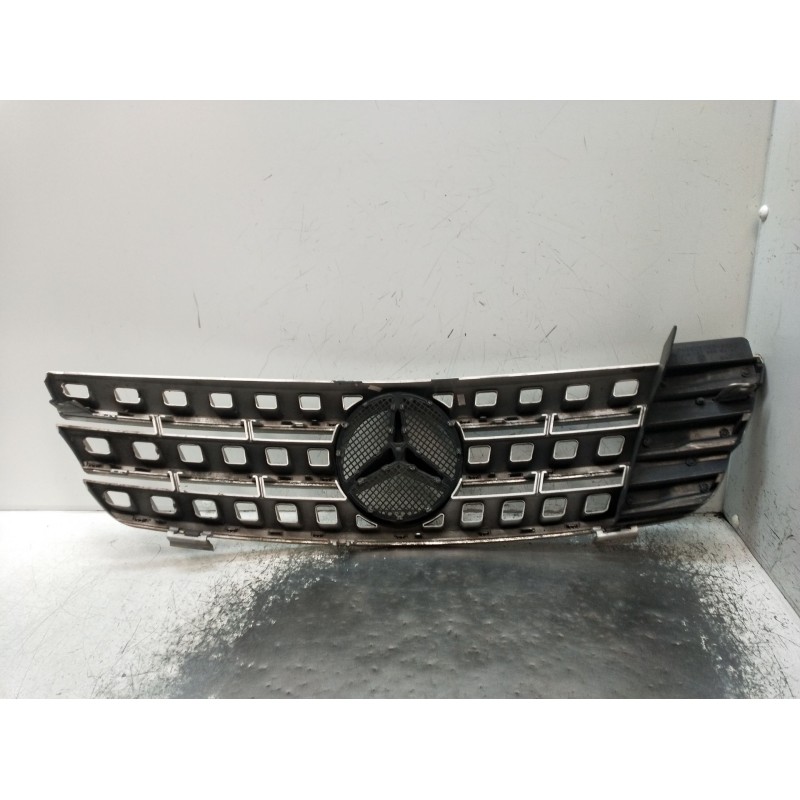 Recambio de rejilla delantera para mercedes-benz clase m (w164) ml 320 cdi 4-matic (164.122) referencia OEM IAM  VER FOTOS 2005