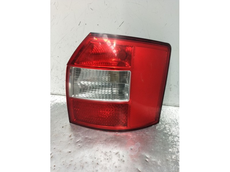 Recambio de piloto trasero derecho para audi a4 b6 avant (8e5) 2.5 tdi quattro referencia OEM IAM   2001