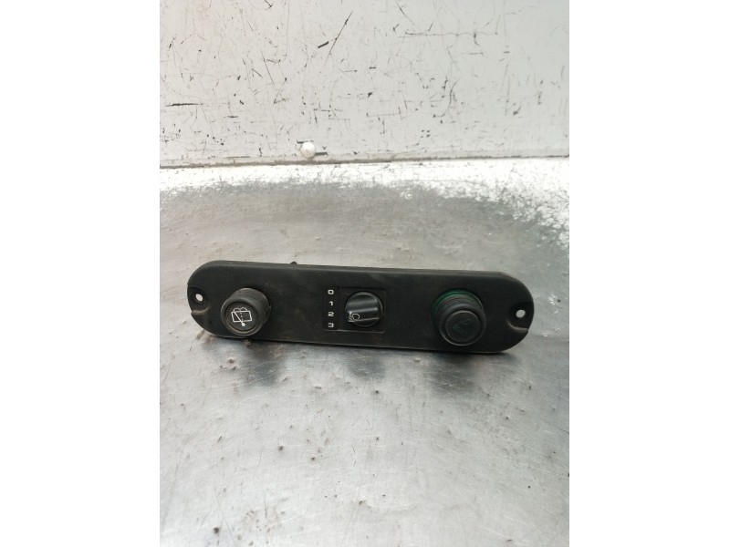 Recambio de mando multifuncion para land rover defender station wagon (l316, l315) 2.5 td5 4x4 (l316) referencia OEM IAM   1998