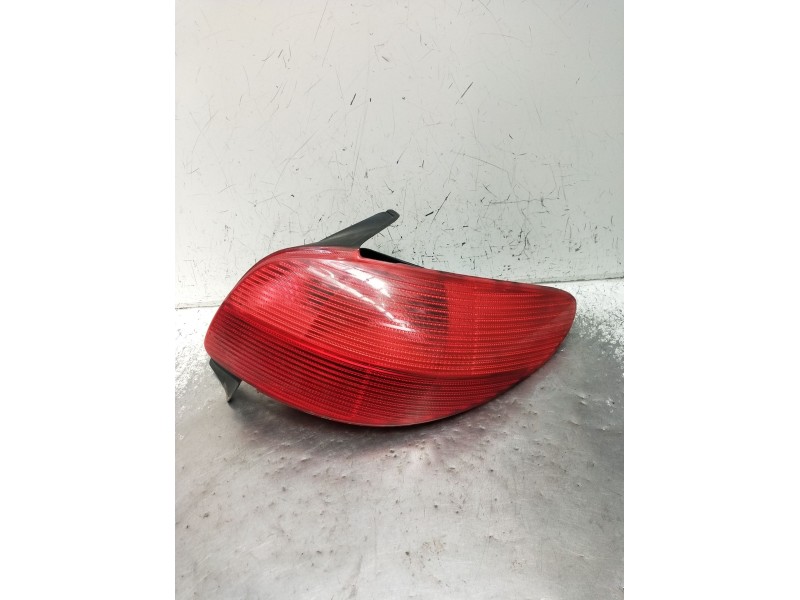Recambio de piloto trasero derecho para peugeot 206 hatchback (2a/c) 1.4 i referencia OEM IAM  VER FOTOS 1998