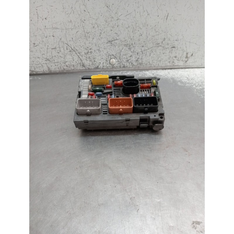 Recambio de caja reles / fusibles para peugeot partner tepee 1.6 hdi / bluehdi 75 referencia OEM IAM 9675878480 BSMR05 20592690 