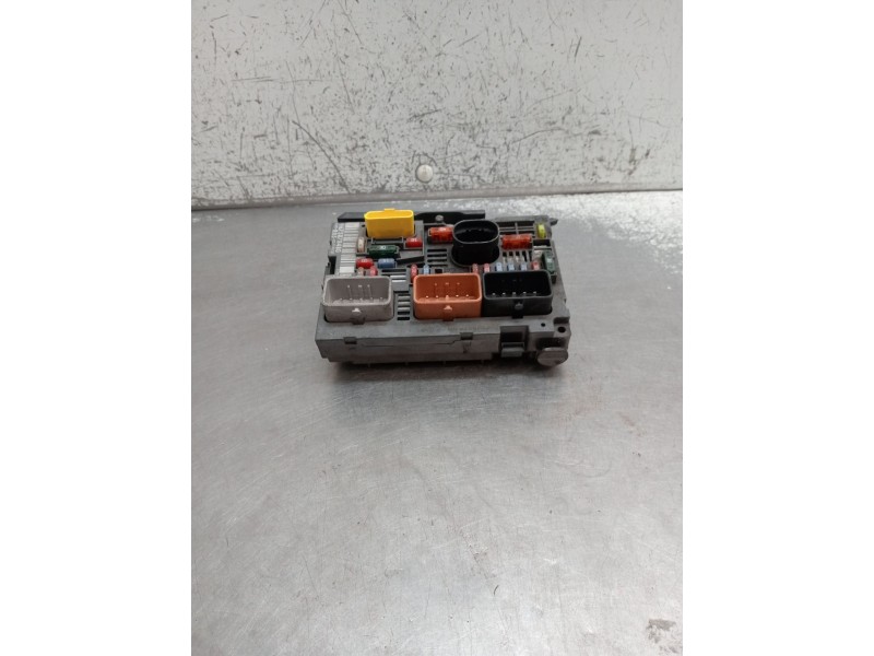 Recambio de caja reles / fusibles para peugeot partner tepee 1.6 hdi / bluehdi 75 referencia OEM IAM 9675878480 BSMR05 20592690 