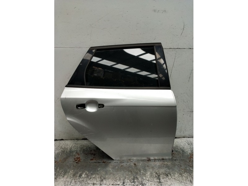 Recambio de puerta trasera derecha para ford focus iii turnier 1.6 tdci referencia OEM IAM  5P 2011