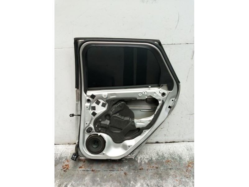 Recambio de puerta trasera derecha para ford focus iii turnier 1.6 tdci referencia OEM IAM  5P 2011