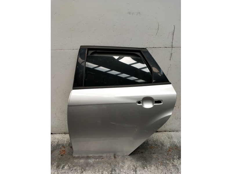 Recambio de puerta trasera izquierda para ford focus iii turnier 1.6 tdci referencia OEM IAM   2011
