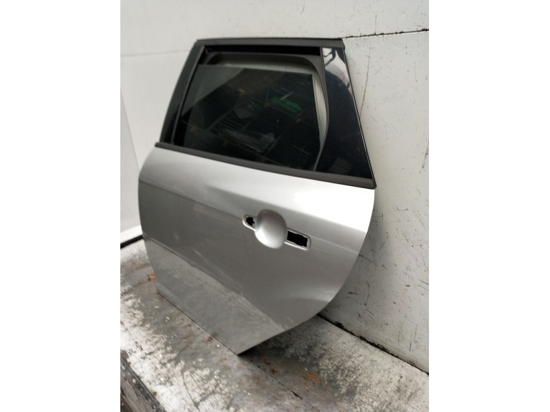Recambio de puerta trasera izquierda para ford focus iii turnier 1.6 tdci referencia OEM IAM   2011