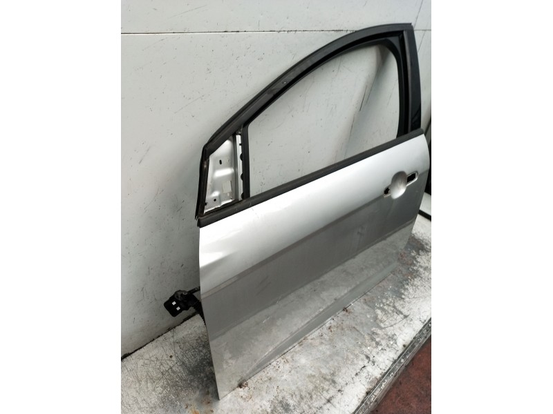 Recambio de puerta delantera izquierda para ford focus iii turnier 1.6 tdci referencia OEM IAM  5P 2011