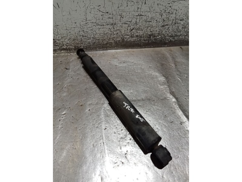 Recambio de amortiguador trasero derecho para hyundai h-1 furgoneta (a1) 2.5 crdi referencia OEM IAM   