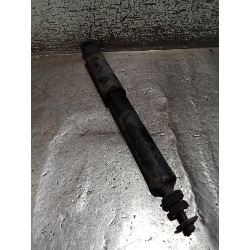 Recambio de amortiguador trasero izquierdo para hyundai h-1 furgoneta (a1) 2.5 crdi referencia OEM IAM   