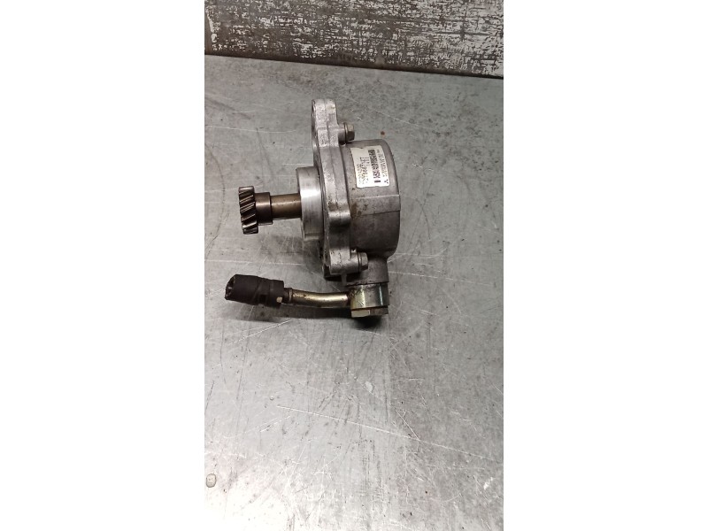 Recambio de depresor freno / bomba vacio para mitsubishi l200 / triton (ka_t, kb_t) 2.5 di-d 4wd (kb4t) referencia OEM IAM 2020A