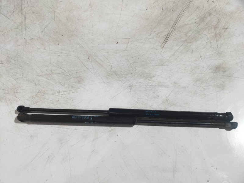 Recambio de amortiguadores maletero / porton para volkswagen fox (5z1) básico referencia OEM IAM 5Z6827550B  