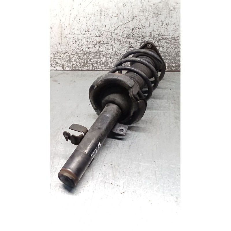 Recambio de amortiguador delantero izquierdo para ford focus iii turnier 1.6 tdci referencia OEM IAM   11