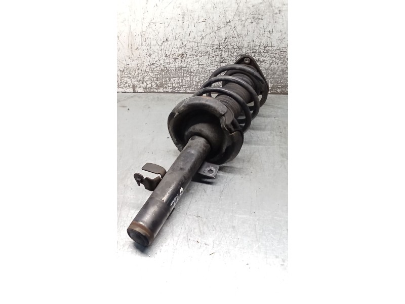 Recambio de amortiguador delantero izquierdo para ford focus iii turnier 1.6 tdci referencia OEM IAM   11