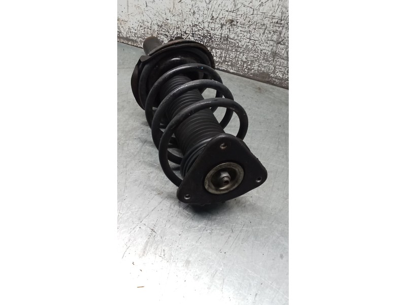 Recambio de amortiguador delantero izquierdo para ford focus iii turnier 1.6 tdci referencia OEM IAM   11