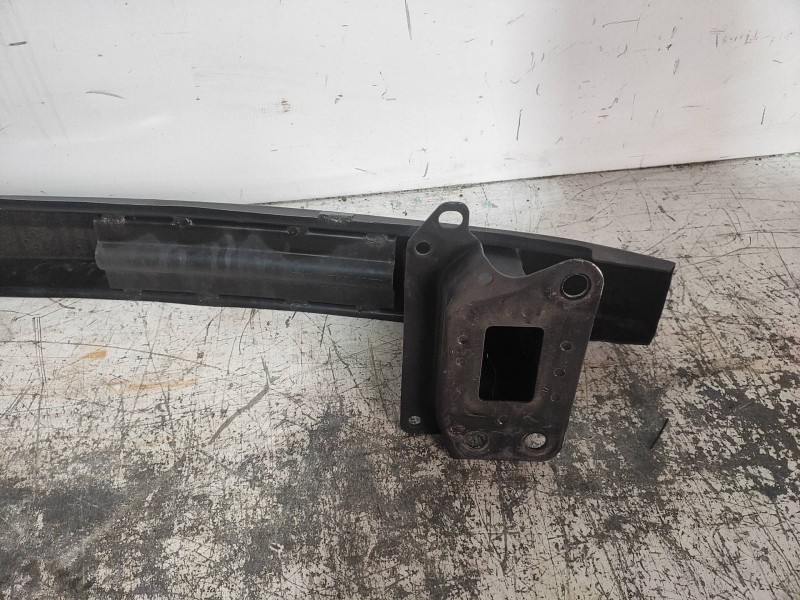 Recambio de refuerzo paragolpes delantero para volkswagen fox (5z1) básico referencia OEM IAM   