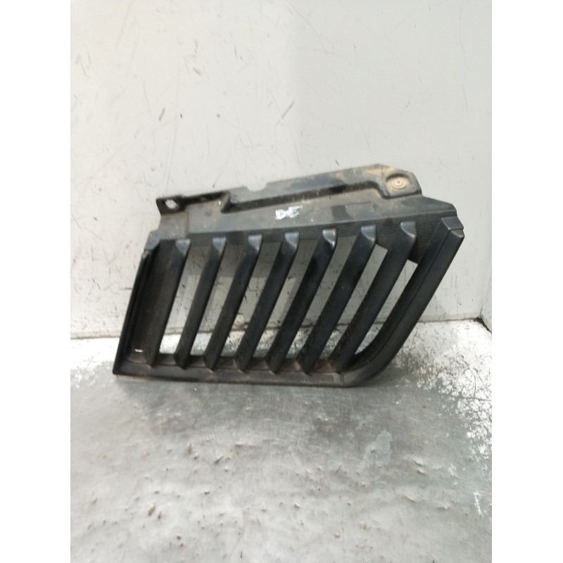 Recambio de rejilla delantera para mitsubishi l200 / triton (ka_t, kb_t) 2.5 di-d 4wd (kb4t) referencia OEM IAM  DERECHO 2005