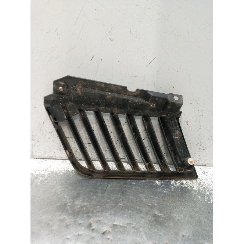 Recambio de rejilla delantera para mitsubishi l200 / triton (ka_t, kb_t) 2.5 di-d 4wd (kb4t) referencia OEM IAM  DERECHO 2005