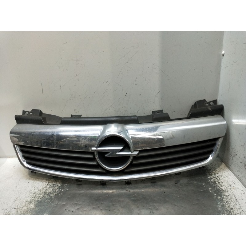 Recambio de rejilla delantera para opel zafira / zafira family b (a05) 1.9 cdti (m75) referencia OEM IAM   2005