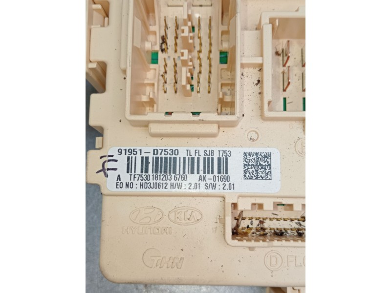 Recambio de caja reles / fusibles para hyundai tucson (tl, tle) 1.6 crdi referencia OEM IAM   