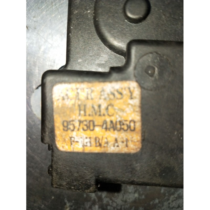Recambio de motor cierre centralizado delantero izquierdo para hyundai h-1 furgoneta (a1) 2.5 crdi referencia OEM IAM 957304A050
