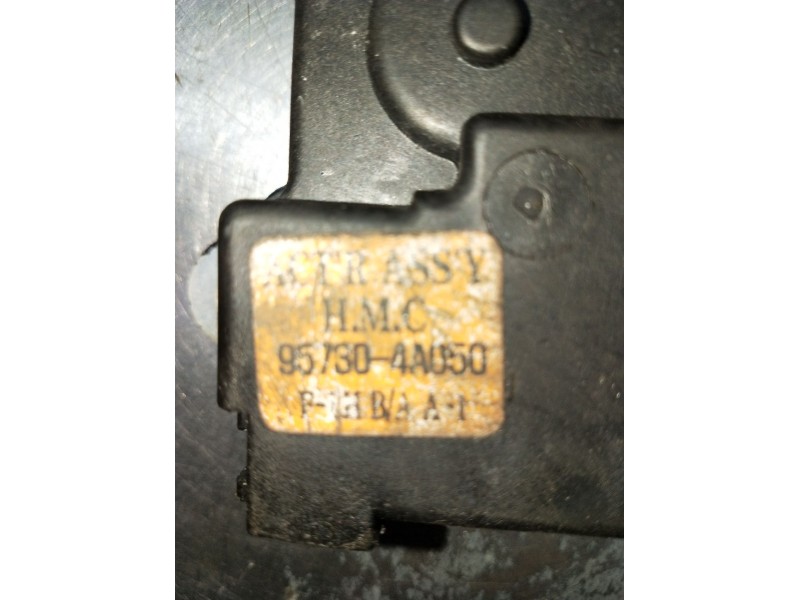 Recambio de motor cierre centralizado delantero izquierdo para hyundai h-1 furgoneta (a1) 2.5 crdi referencia OEM IAM 957304A050