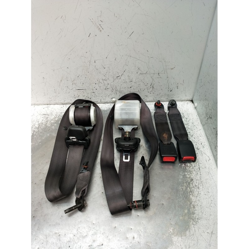 Recambio de juego cinturones trasero para hyundai h-1 furgoneta (a1) 2.5 crdi referencia OEM IAM  5P 2003