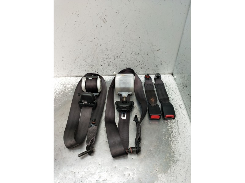 Recambio de juego cinturones trasero para hyundai h-1 furgoneta (a1) 2.5 crdi referencia OEM IAM  5P 2003