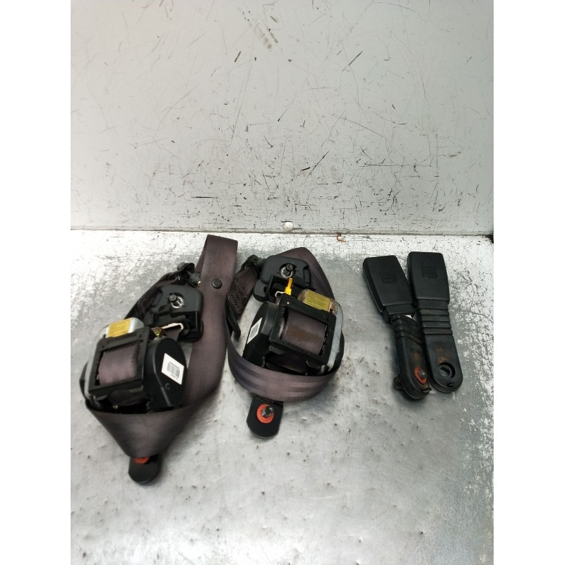 Recambio de juego cinturones delantero para hyundai h-1 furgoneta (a1) 2.5 crdi referencia OEM IAM  5P 2003