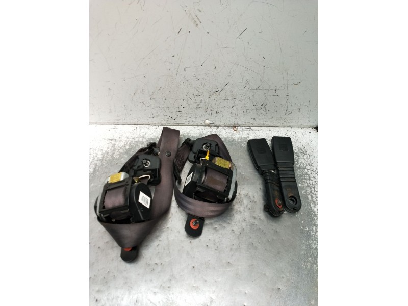 Recambio de juego cinturones delantero para hyundai h-1 furgoneta (a1) 2.5 crdi referencia OEM IAM  5P 2003