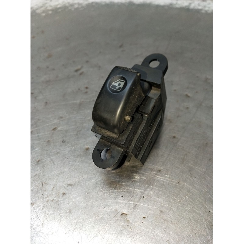Recambio de mando elevalunas delantero izquierdo para hyundai h-1 furgoneta (a1) 2.5 crdi referencia OEM IAM 935804A000 5P 2003