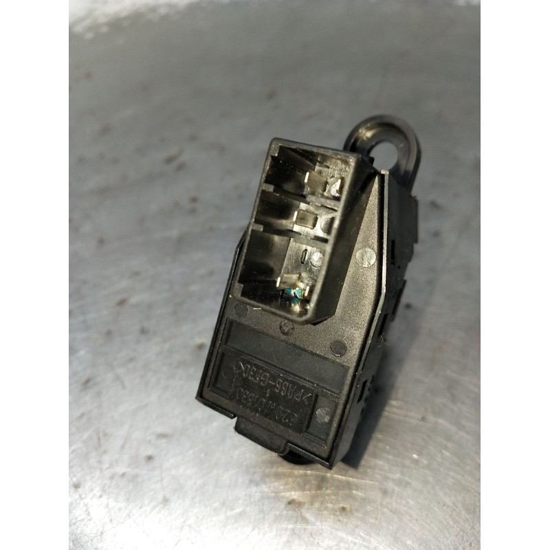 Recambio de mando elevalunas delantero izquierdo para hyundai h-1 furgoneta (a1) 2.5 crdi referencia OEM IAM 935804A000 5P 2003