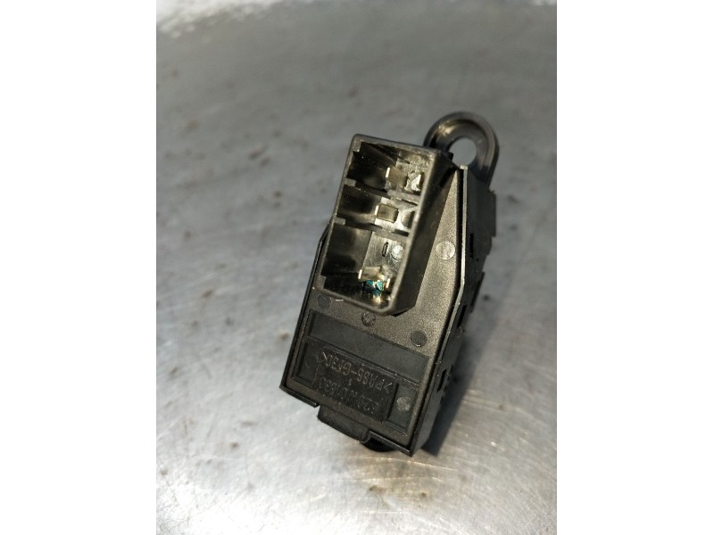 Recambio de mando elevalunas delantero izquierdo para hyundai h-1 furgoneta (a1) 2.5 crdi referencia OEM IAM 935804A000 5P 2003