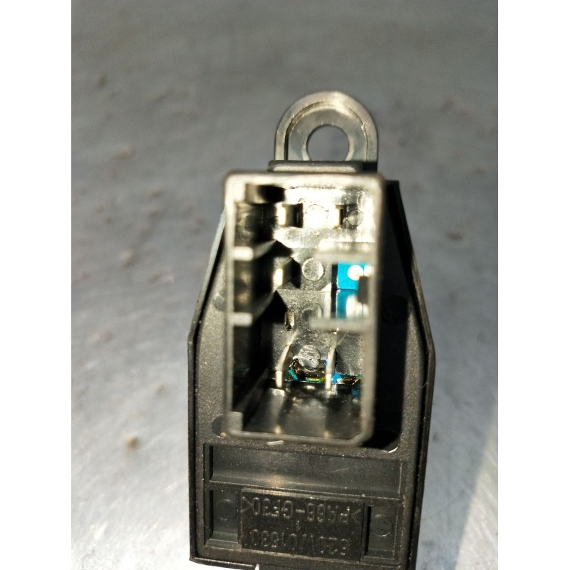 Recambio de mando elevalunas delantero izquierdo para hyundai h-1 furgoneta (a1) 2.5 crdi referencia OEM IAM 935804A000 5P 2003