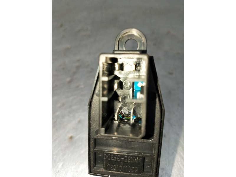 Recambio de mando elevalunas delantero izquierdo para hyundai h-1 furgoneta (a1) 2.5 crdi referencia OEM IAM 935804A000 5P 2003